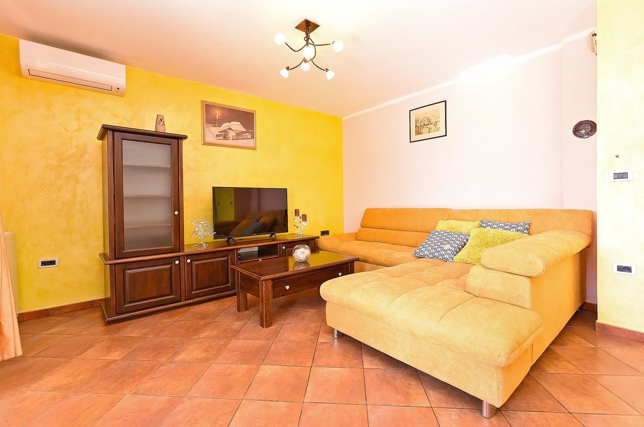 Apartment Modrusani 1561 Žminj エクステリア 写真